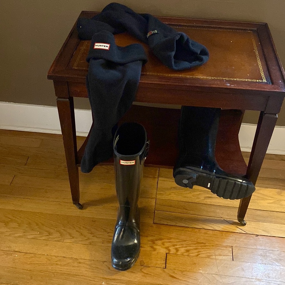 Size 8 tall hunter boots with boot socks